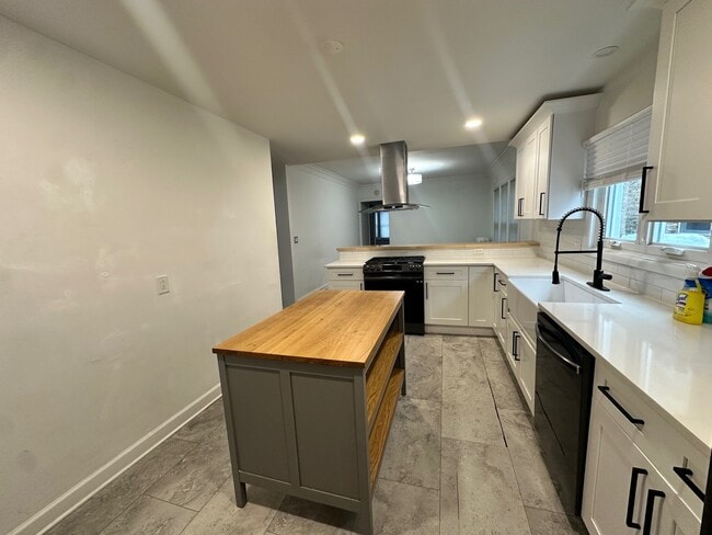 Building Photo - 5814 N Campbell Ave