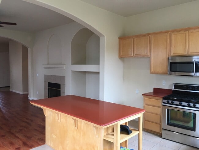 Corian counters in kitchen - 6461 Cormorant Cir