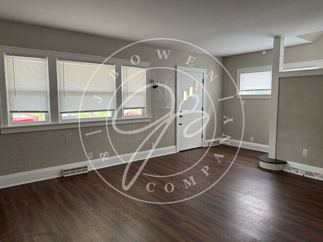 Building Photo - "Charming 3-Bed Home with 2 Full Baths - Spacious Living in South Toledo!"