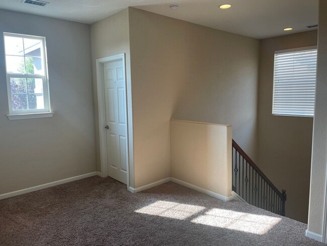 Building Photo - Beautiful Damonte Ranch Three Bedroom T...