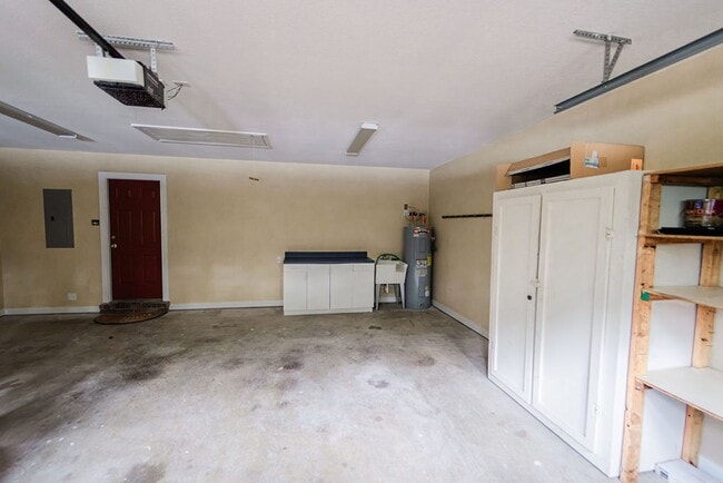 Building Photo - Charming 3 bedroom, 2 bathroom located in the picturesque Hot Springs Village