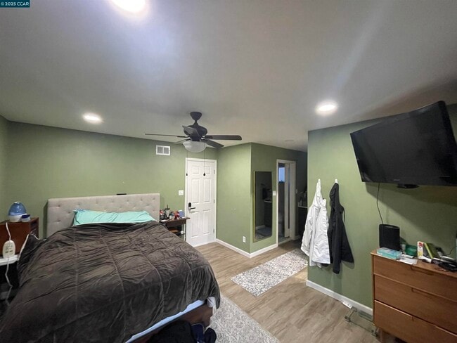 Building Photo - 2347 Pinnacle Dr