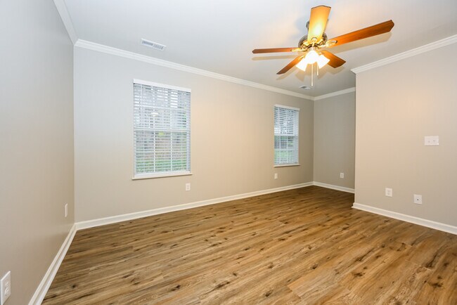 Building Photo - 636 Magnolia Ln