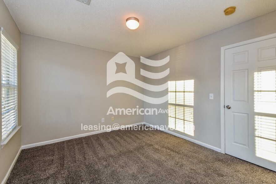 Building Photo - 426 Wincrest Ln
