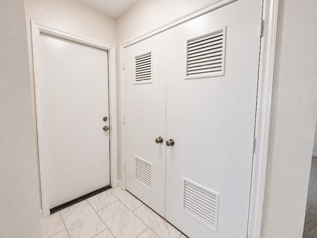 Building Photo - 1711 Dixon Ln