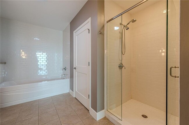 Building Photo - 2795 Peachtree Rd NE