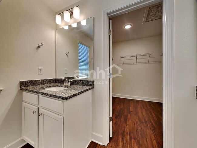 Building Photo - 1019 Tan Tara Trl