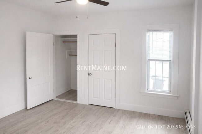 Building Photo - 454 S Main St