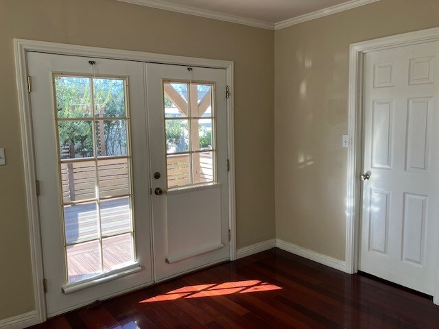 Building Photo - 2833 S Victoria Ave