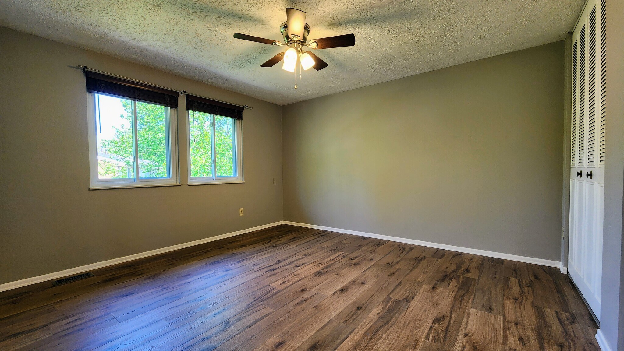 Building Photo - 4313 Hemlock Cir
