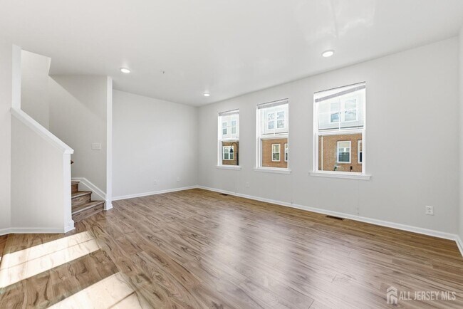 Building Photo - 6 Bond St