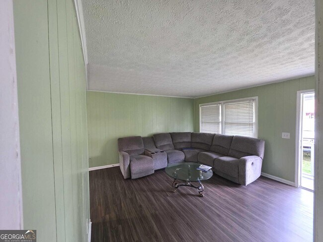 Building Photo - 707 Battle Creek Rd