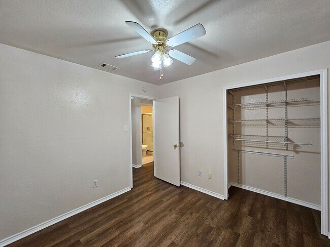 Building Photo - 602 Del Mar Dr