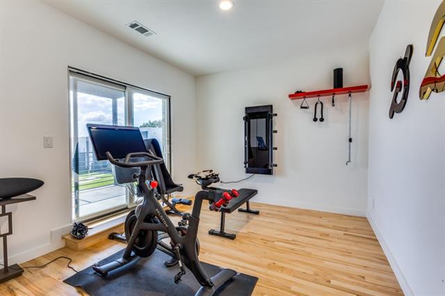 Building Photo - 9774 Sunset Dr