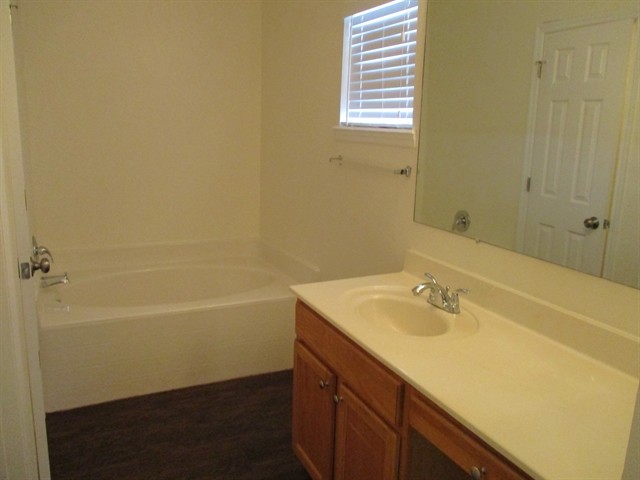 Building Photo - 2201 Pierce Arrow Dr