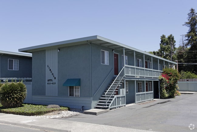 Primary Photo - Lincoln Apartments