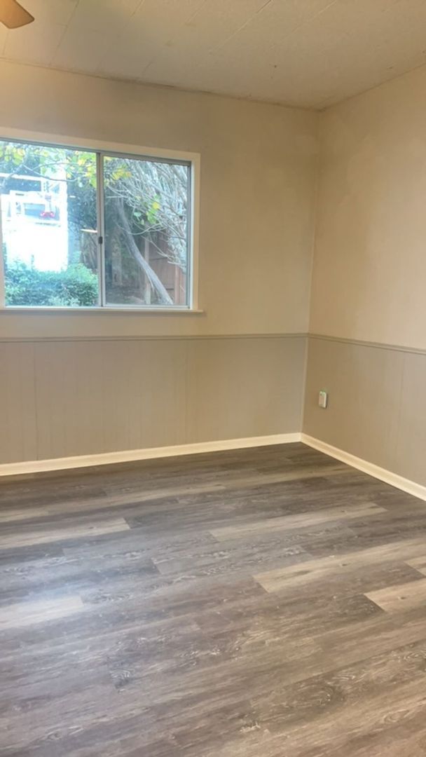 Building Photo - Wonderful Location - 1 bedroom/1 bathroom open kitchen/Living room concept - Near the Beach!