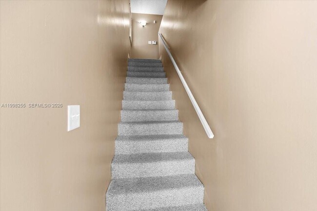 Building Photo - 3047 N Oakland Forest Dr