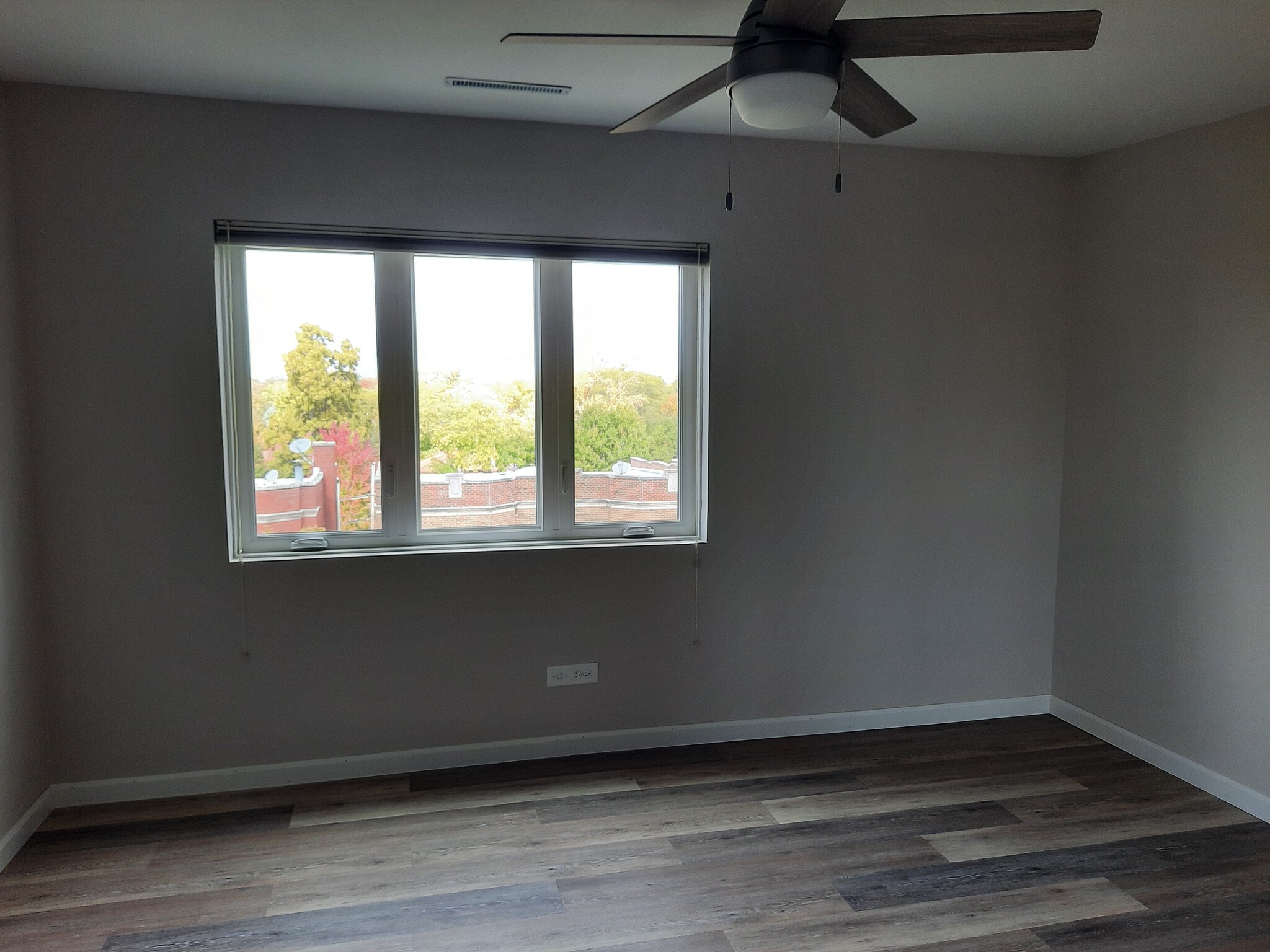 Guest bedroom looking north - 434 Clinton Pl