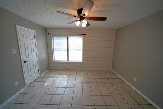 Building Photo - Updated Single Story in Schertz! Realtor Commission: $500