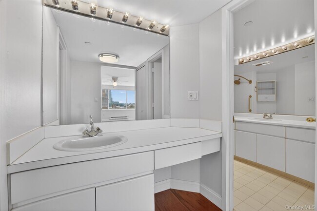 Building Photo - 10 Stewart Pl