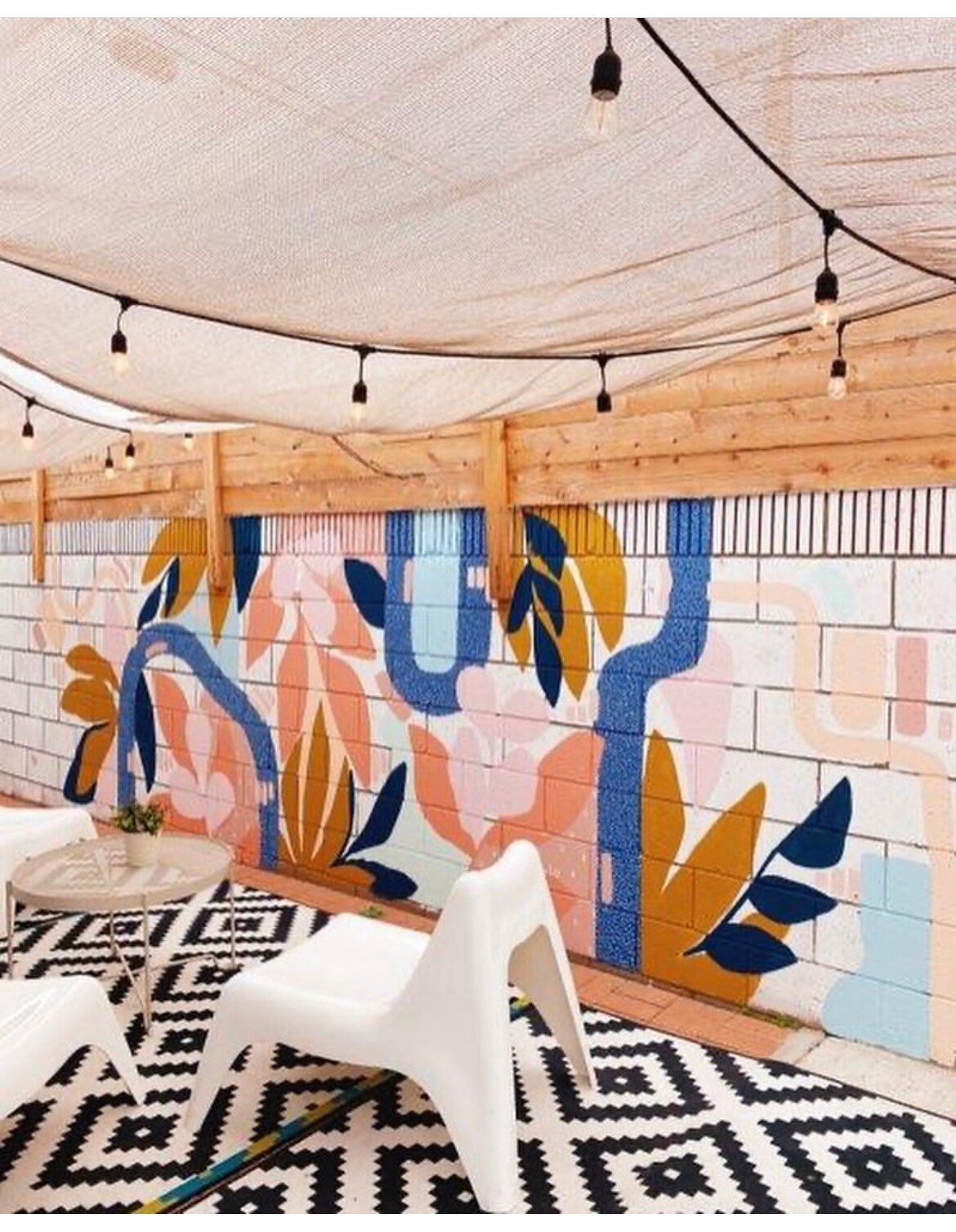 Building Photo - 1033 E 4th St