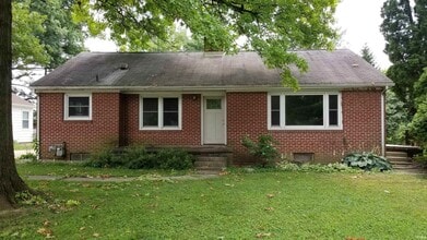 Building Photo - 1025 Hillcrest Rd