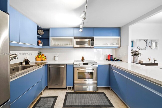 Building Photo - 2301 Collins Ave