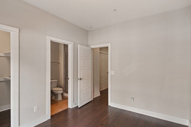Building Photo - 2801 Wilshire Hill Dr