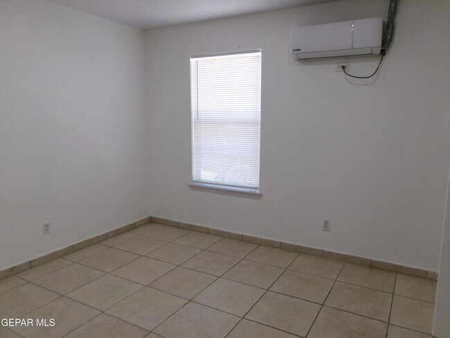 Building Photo - 303 McClintock Dr