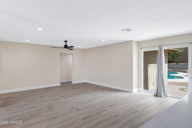 Building Photo - 3921 S Kenneth Pl