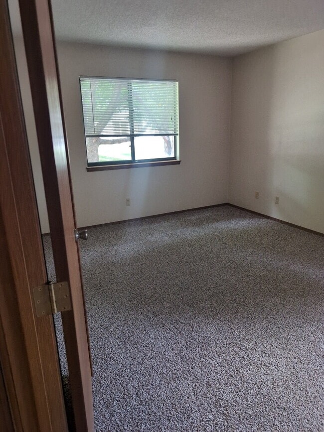 Building Photo - Charming 2BR/2BA Condo Near Lowry - AVAIL NOW!