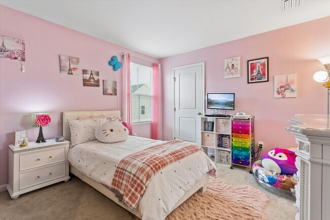 Building Photo - 4 Bedroom / 2.5 Bathroom - Marquis Hills