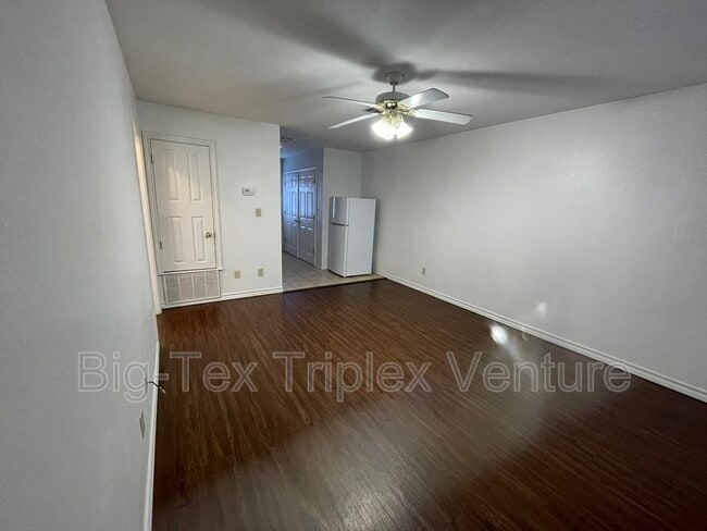 Primary Photo - 283 N Pecan St