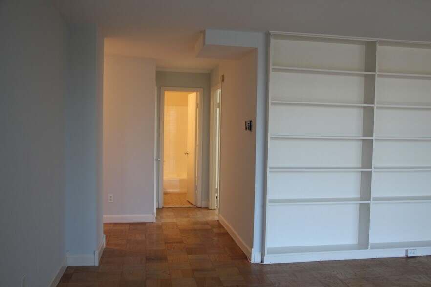 Building Photo - 1512 S Arlington Ridge Rd
