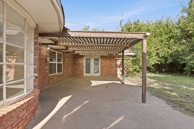 Building Photo - 2404 SW 79th St