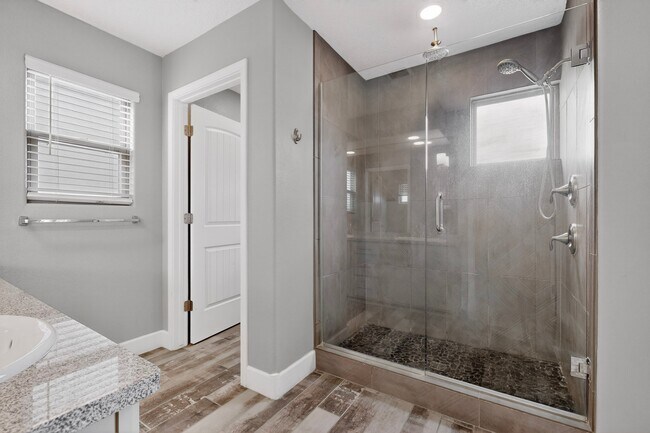 Building Photo - 5603 Linq Ct NE