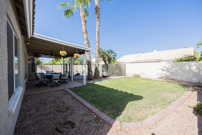 Building Photo - 904 S Dolphin Dr
