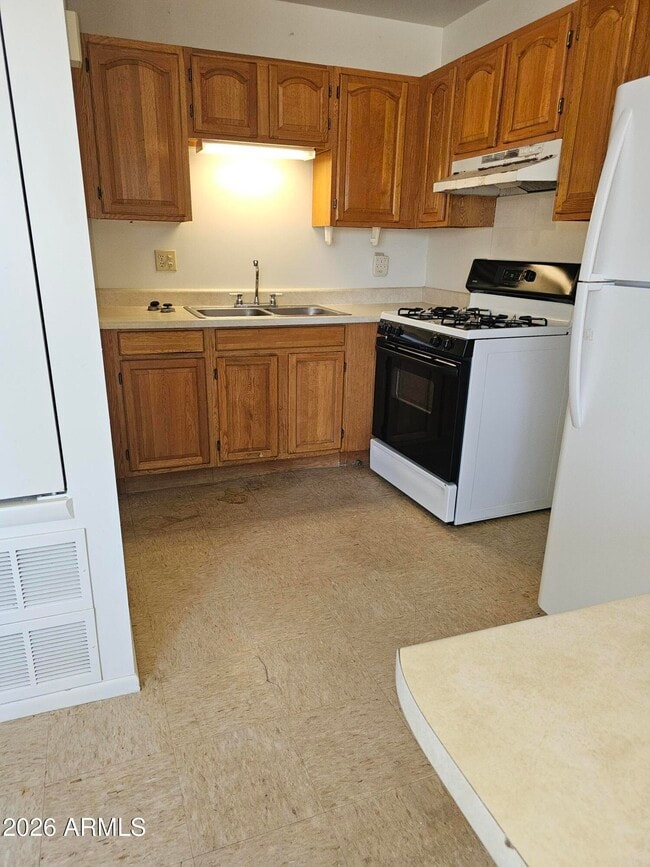 Building Photo - 216 Yuma St