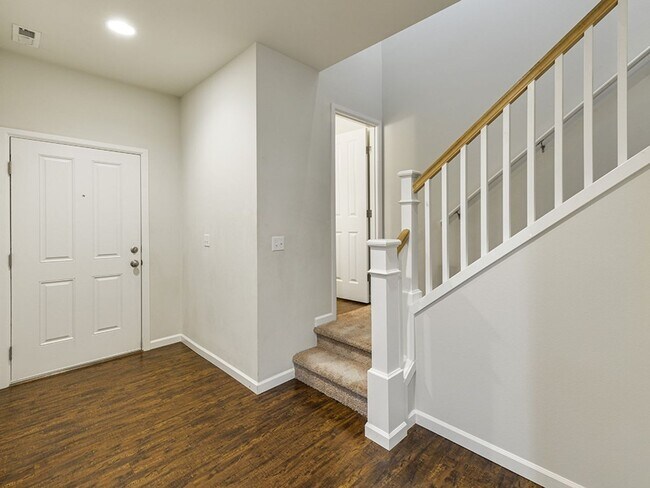 Building Photo - Stunning 4+ Bedroom 2.5 Bath Lea Hill, Auburn