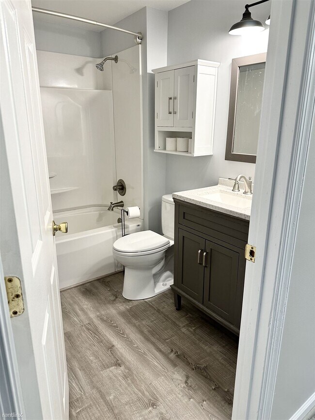 Building Photo - 2 br, 1 bath Duplex - 3932 Fairfax Street