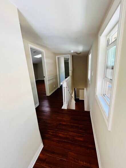 Building Photo - 618 Woodland Dr