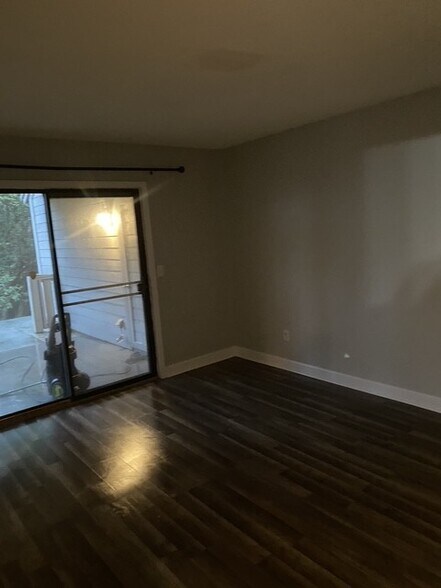 Building Photo - 448 Deerwood St