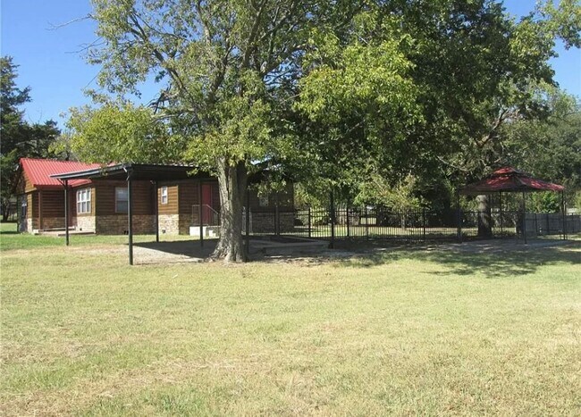 Building Photo - 4 Bedroom 2 Bath for Rent near Lake Texoma