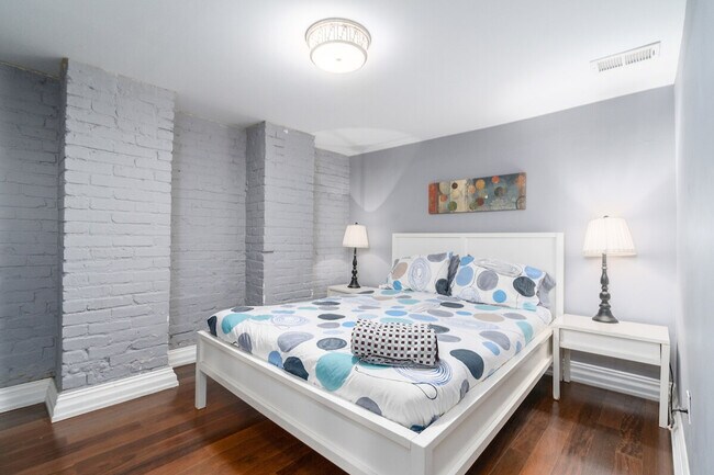 Building Photo - 2452 1/2 18th St NW