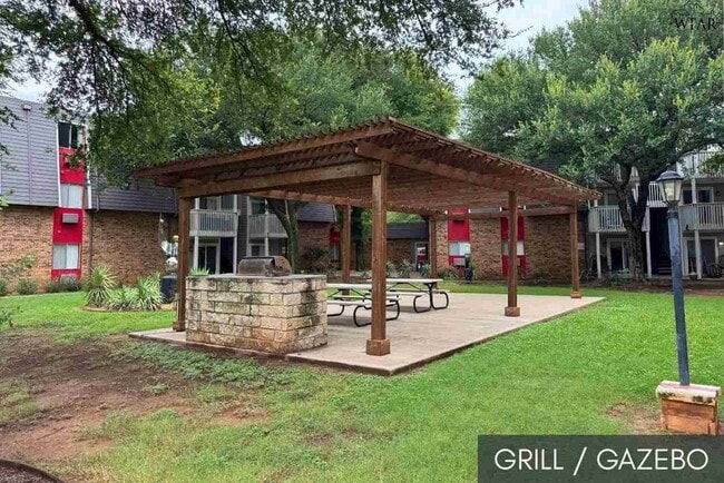 Building Photo - 2612 Southwest Pkwy