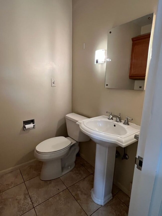 Building Photo - Located in the Historic District! 3+ beds,...