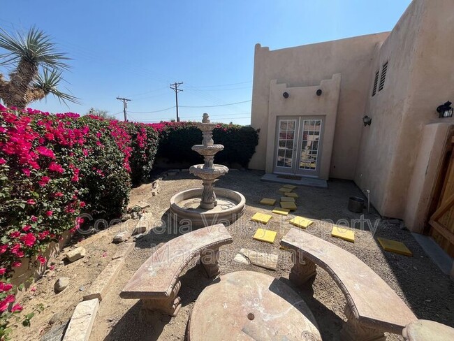 Building Photo - 53750 Avenida Alvarado