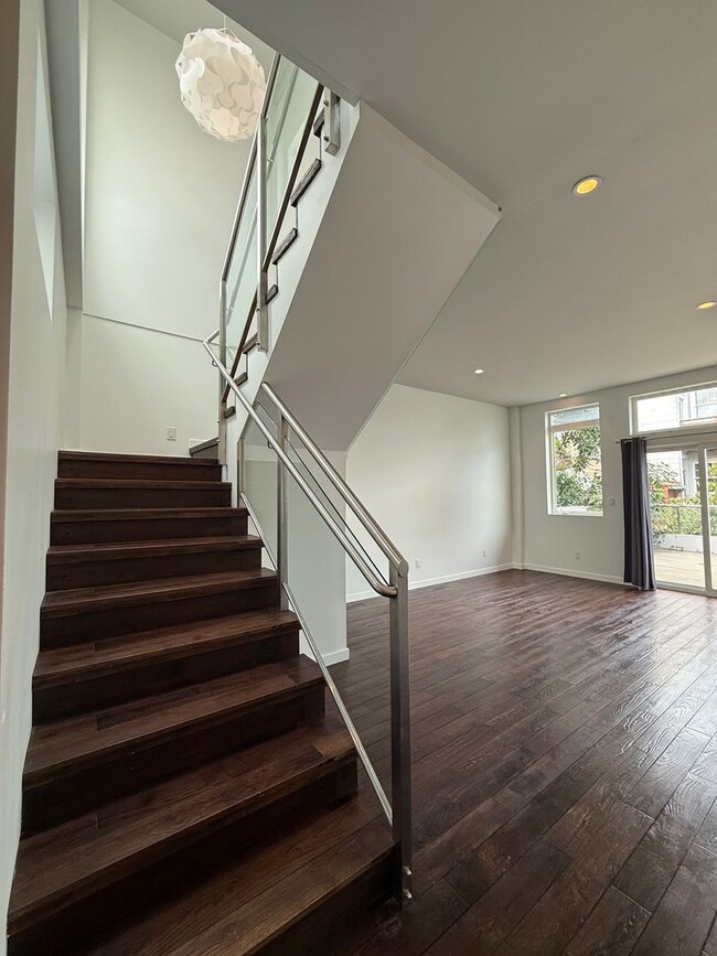 Building Photo - The contemporary residential unit townhouse