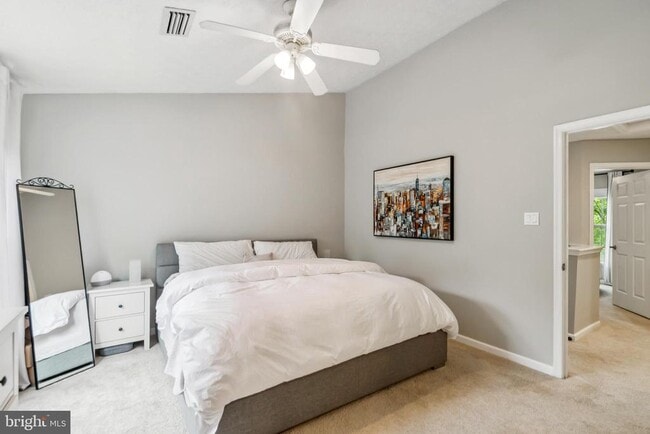 Building Photo - 9525 Oakhurst Dr
